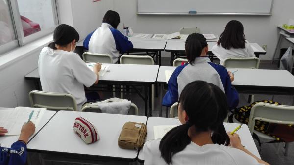 月曜日のテスト科目は社会と国語