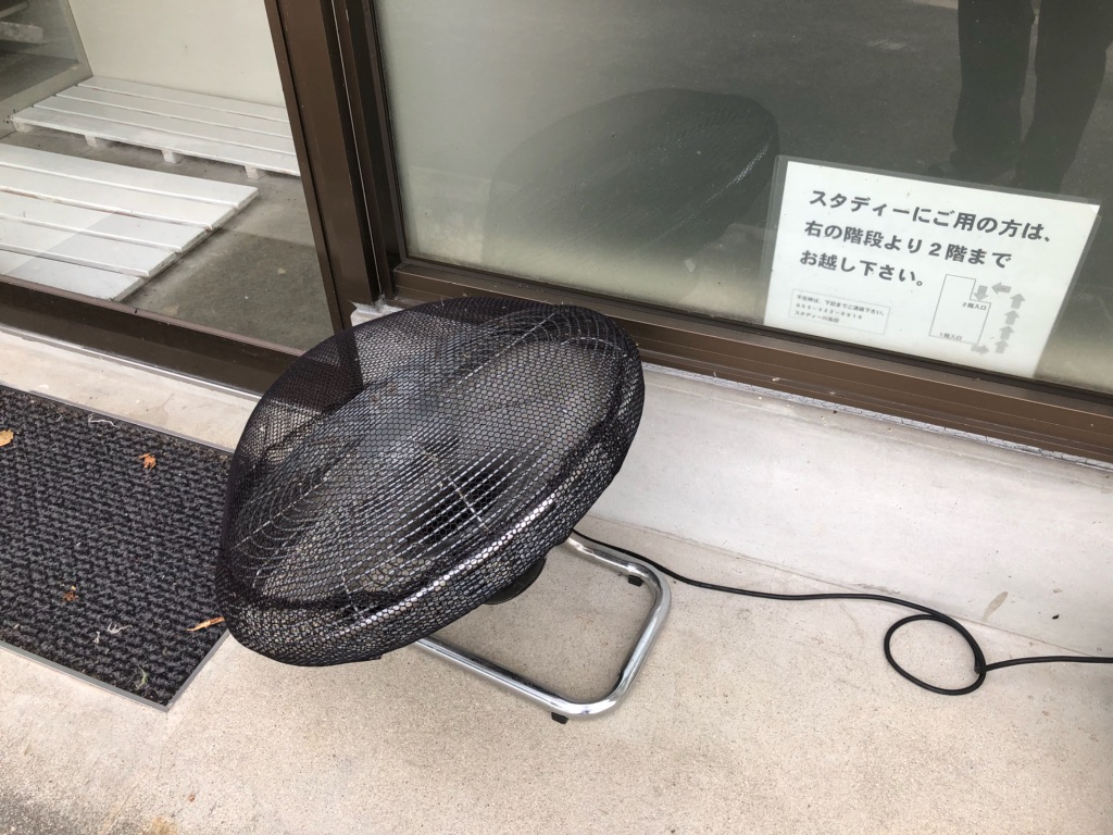 入口扇風機、発動！