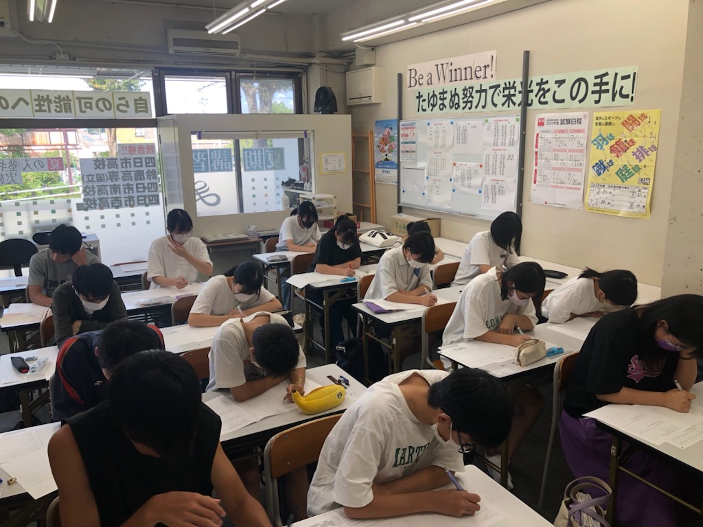 テスト対策授業等、実力アップの授業を実施！（川島校）
